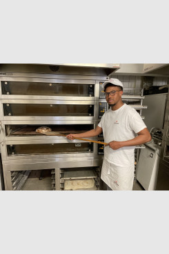 Mustafa Aden Duale, Ausbildung zum Bäcker