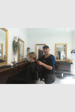 Mirwais Pordeli, Ausbildung zum Friseur